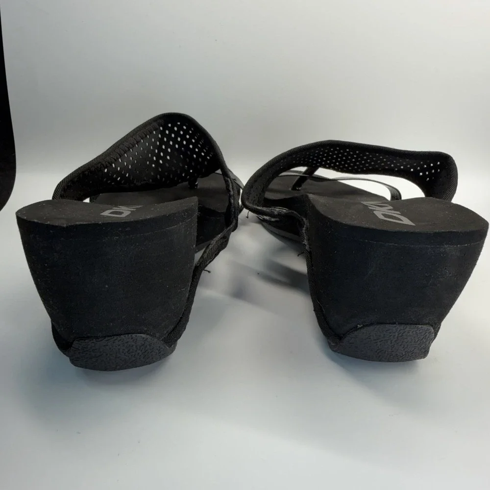 DKNY woman shoes Size 7 Used . Good. 3